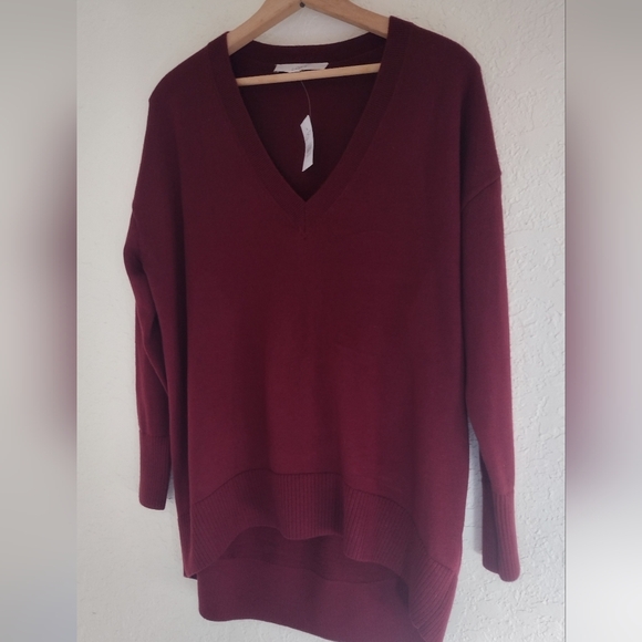 LOFT Oversized Slouchy V neck Sweater - Picture 4 of 6